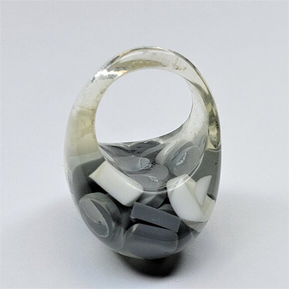 Chunky Oval Shape Resin Ring With Grey and White Pill Beads Lucite Large Ring - Picture 5 of 10